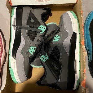 GREEN GLOW JORDAN 4s